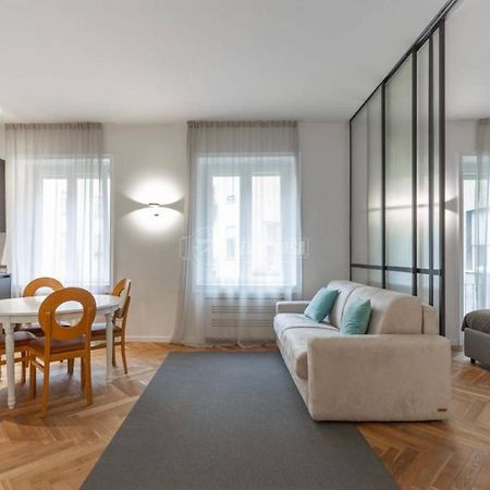 Milano - Delizioso Appartamento In Pieno Centro. Fancy Yellow Apartments ภายนอก รูปภาพ