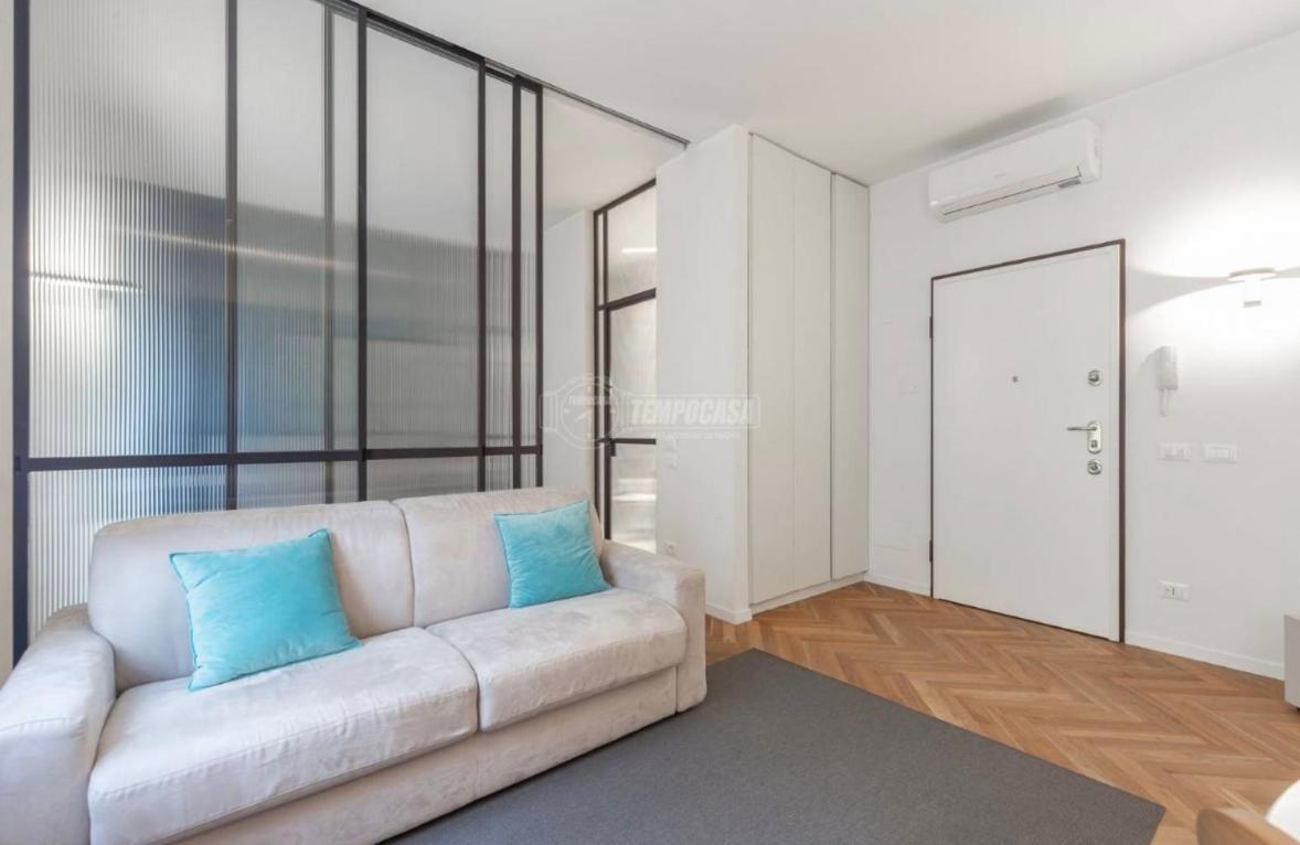 Milano - Delizioso Appartamento In Pieno Centro. Fancy Yellow Apartments ภายนอก รูปภาพ