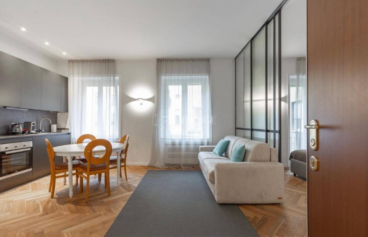 Milano - Delizioso Appartamento In Pieno Centro. Fancy Yellow Apartments ภายนอก รูปภาพ