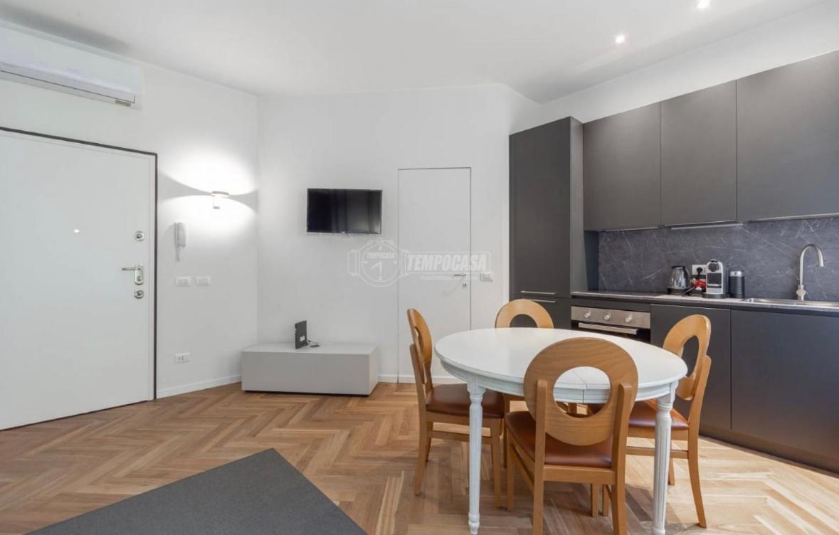 Milano - Delizioso Appartamento In Pieno Centro. Fancy Yellow Apartments ภายนอก รูปภาพ