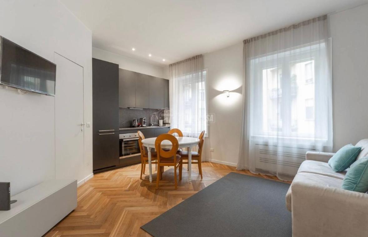 Milano - Delizioso Appartamento In Pieno Centro. Fancy Yellow Apartments ภายนอก รูปภาพ